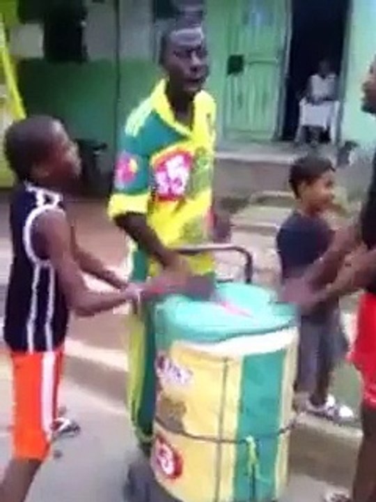 El Mambo Del Skimal 'Competencia del Palito de Coco' | The Mambo Eskimo 'Competition Palito de Coco'