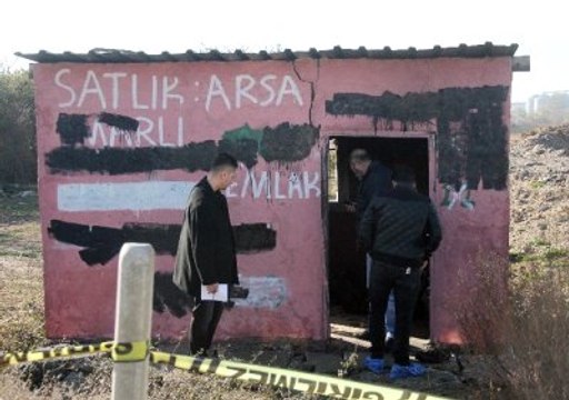 Boş Kulübede Yanmış Erkek Cesedi Bulundu