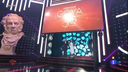 El momento más emotivo de los Goya 2016. Miguel Herrán mejor actor revelación. Lágrimas de Daniel Guzmán.