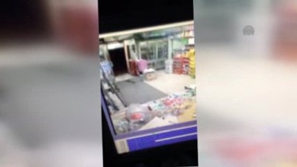 Markete Patlayıcı Atılma Anı Güvenlik Kamerasında