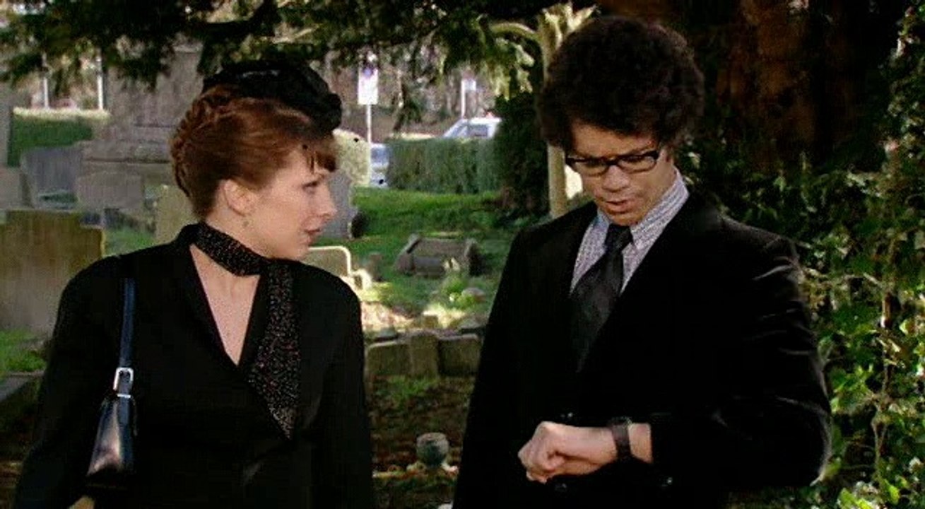 IT Crowd Season 2 - 2x02 Return of the Golden Child