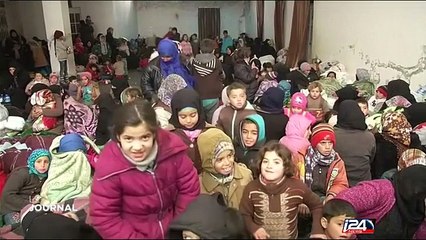 Des milliers de réfugiés bloqués à la frontière