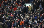 Liverpool'lu Taraftarlar, Bilet Fiyatlarını Protesto İçin Stadı Terk Etti