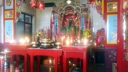 Sembahyang Tutup Tahun di Kelenteng Kwan Kong Makassar