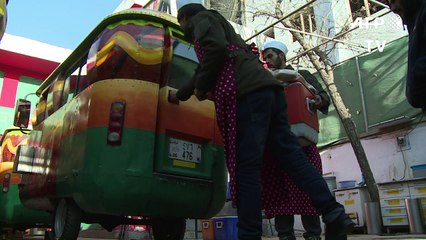 عربات الطعام تجتذب الطبقة الأفغانية الوسطى في كابول