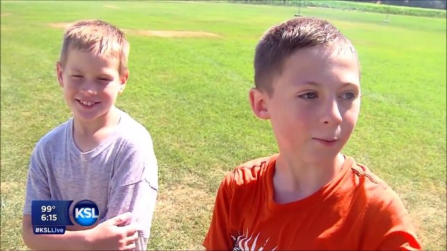 Un fermier américain a fabriqué un toboggan à eau géant dans son champs