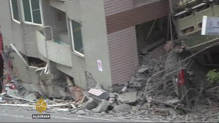 Taiwan earthquake: Rescue teams search for survivors