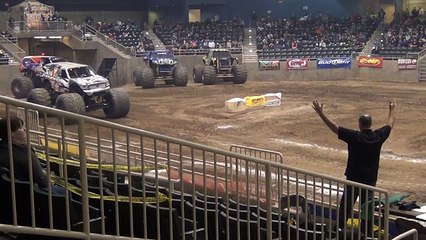 Bigfoot vs. Bounty Hunter racing @ Redmond,Oregon 2013