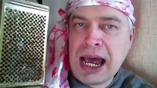 Видео придурок показывает тёрку! тёрка-тёлка ( Прикольное видео прикол тупой мужик мужчина снимает своё тупое видео )