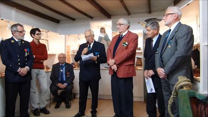 C'EST L'HISTOIRE D'UN MEC, GRAND-PERE DE SURCROÎT, ACCUEILLI DANS LA FAMILLE DES TERRE-NEUVAS