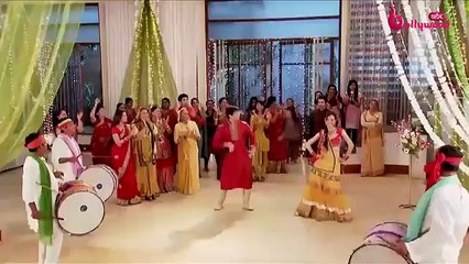 كوشي ترقص في حفلة الحنة