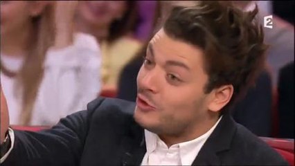 Kev Adams charrie Julian Perreta sur son français dans Vivement Dimanche