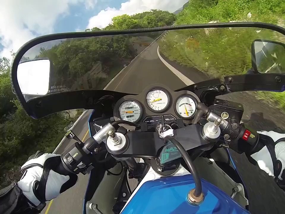 Suzuki RG500 Gamma en action!