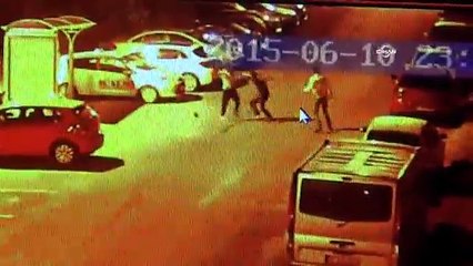Gençlerin sokak ortasındaki kavgası kameraya yansıdı
