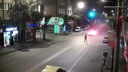 Hız ve dikkatsizlik sonucu meydana gelen kazalar kamerada