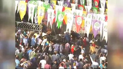 HDP'nin Diyarbakır mitinginde patlama; çok sayıda yaralı var (İLK GÖRÜNTÜLER)