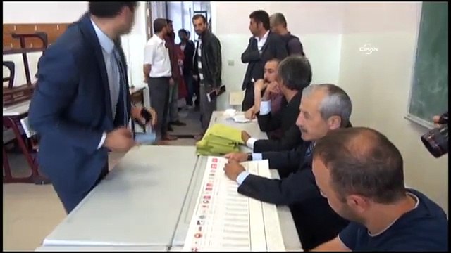 Bağımsız Milletvekili adayı Hakan Şükür, oyunu kullandı