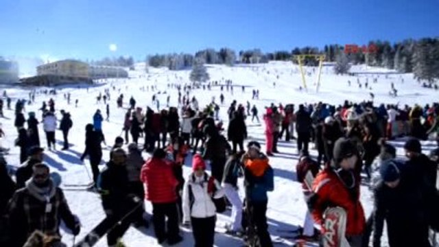 Bursa - Uludağ'da Dönüş İçin Araçlarını Kardan Böyle Çıkardılar