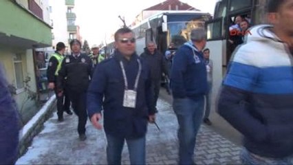 Bolu'ya Yenilen Adana Demirspor Taraftarları Taşlarla Saldırdı