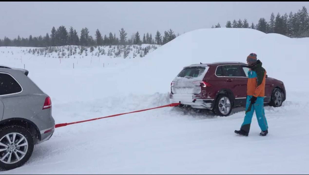 VÍDEO: Volkswagen Touareg TDI V6 remolca a Volkswagen Tiguan 2016