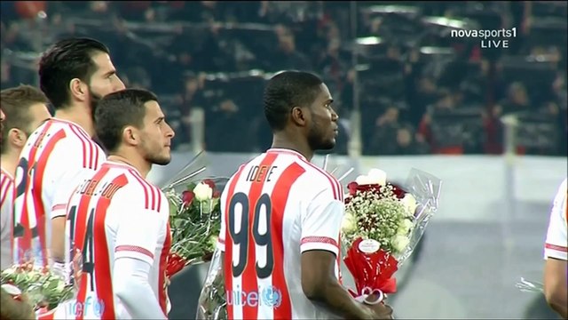 Το κορεό για τα θύματα της θύρας 7 και η κατάθεση στεφάνων από τους παίκτες του ΠΑΟΚ