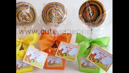 Centro de mesa para festa infantil com pirulitos