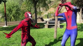 Spiderman Playtime ft Carnage! BathTime w/ Spider-Man Balloon and FUN Water FAIL