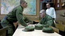 Смотреть - Прикол с ложками - Армейское Онлайн, бывают же такие! Супер смешное видео!