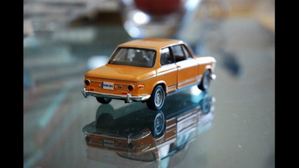BMW 2002 tii (1972) Burago 1:32 miniature [HD]