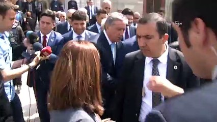 Atama bekleyen öğretmen gözyaşları içinde yardım istedi