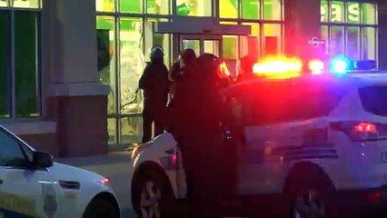 Olağanüstü hal ve sokağa çıkma yasağı ilan edildi