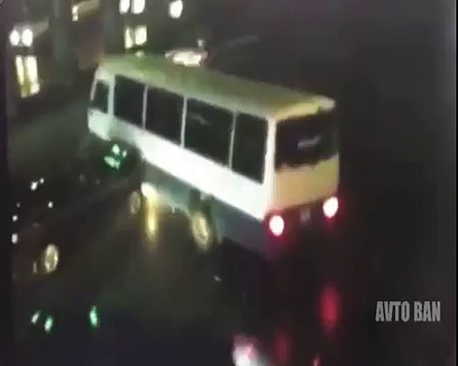 Hard Mass Accident due to the Bus Bus Driver Loses Control, Causes Pile Up || AVTO BAN