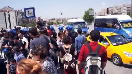 Dil Tarih'ten ayrılan öğrencilere soda şişeli saldırı