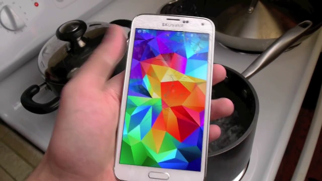 Samsung Galaxy S5 Boiling Hot Water Test