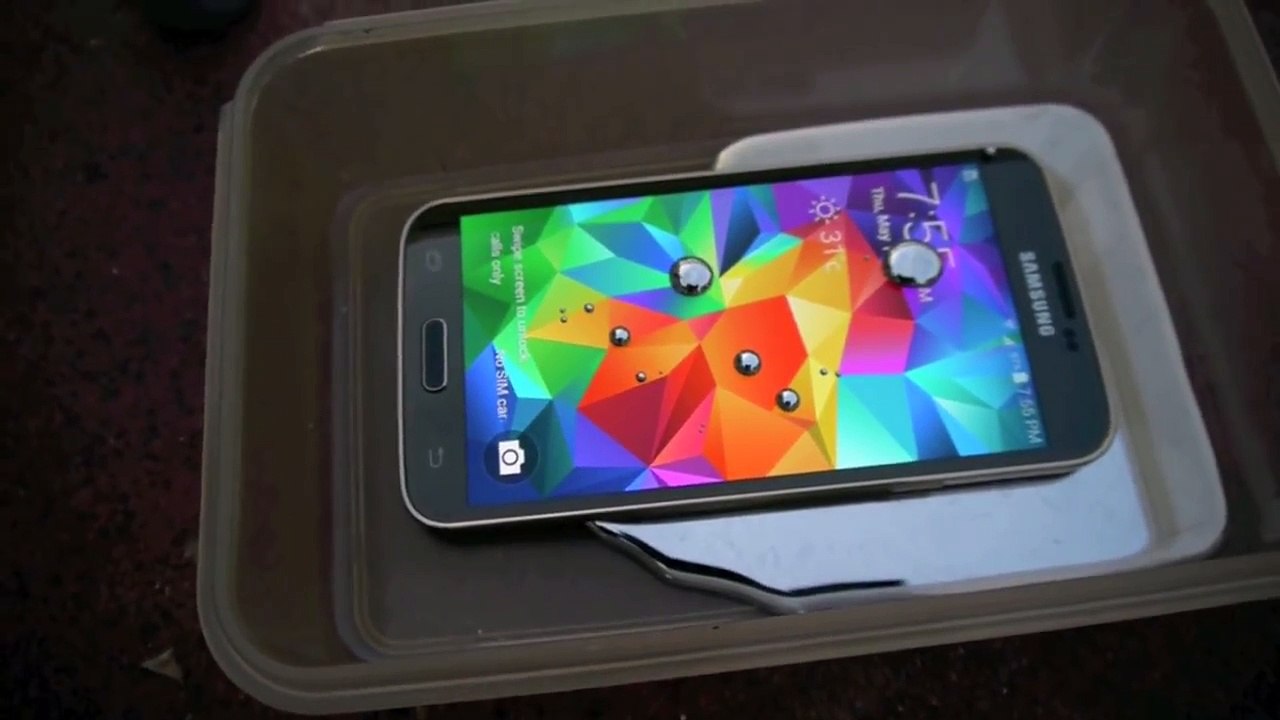 Samsung Galaxy S5 in Liquid Mercury Test