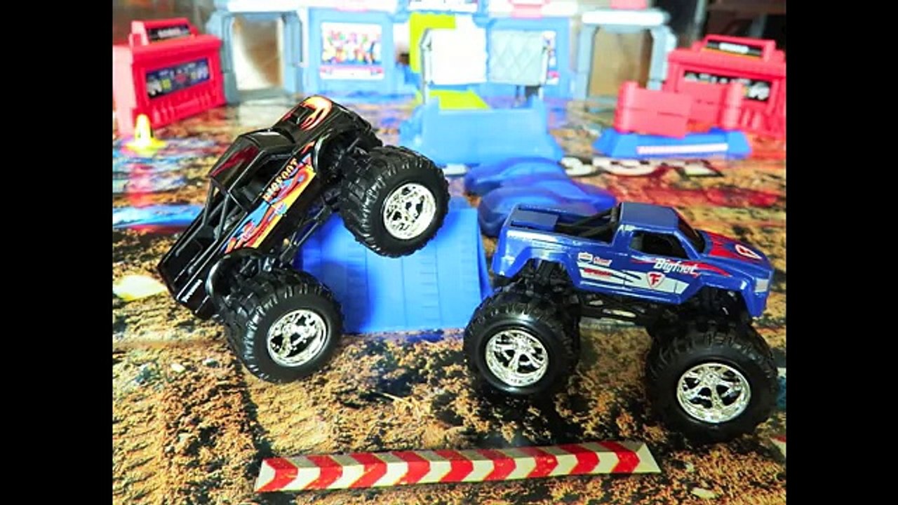 Toy Monster Trucks Play Set Playing with Bigfoot Super Stunt Stadium