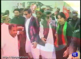 Dj Buttmiss behave with Supporter in PTI rally Dera Murad Jamali