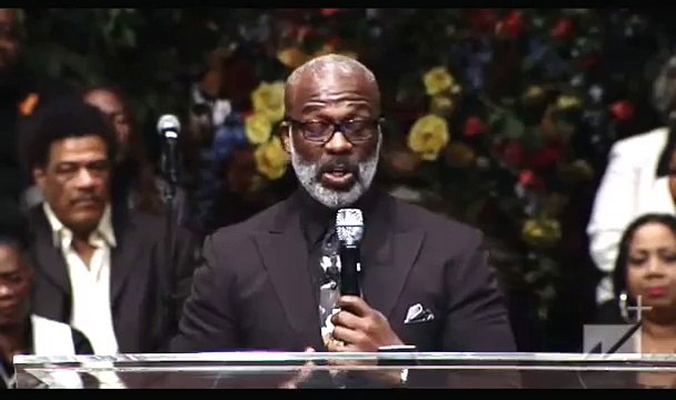 Bebe Winans at pastor Andrae Crouch Homegoing Service
