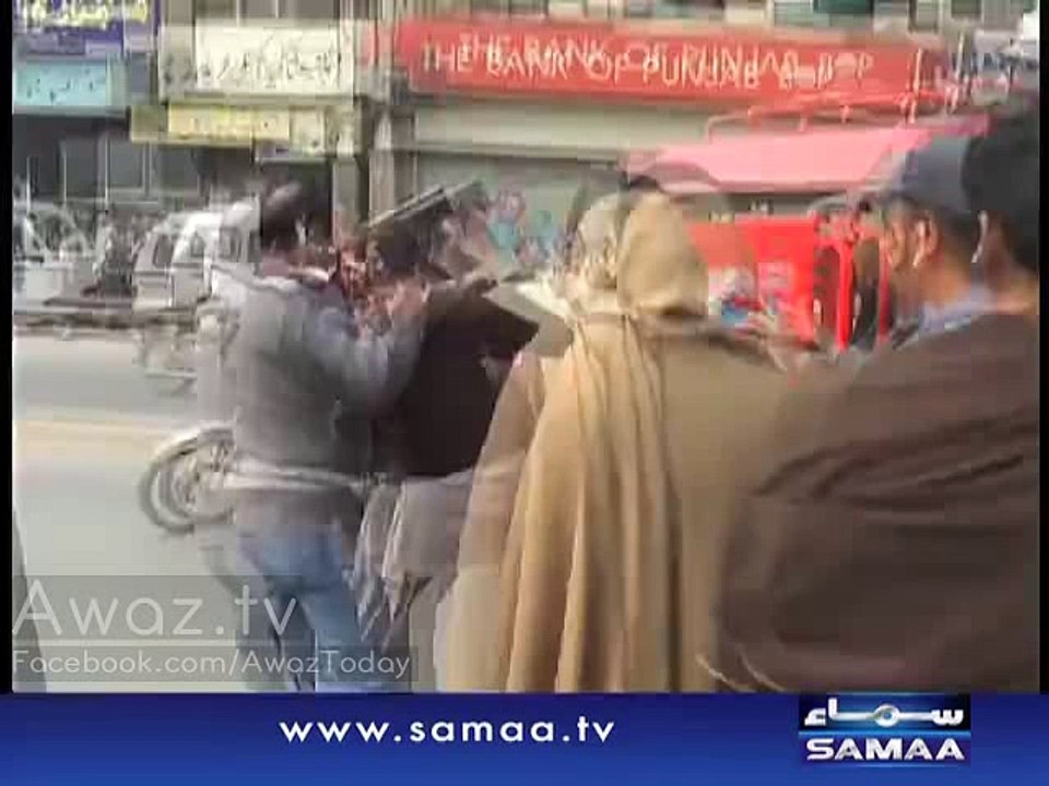 KPK is changing but whats going on with Punjab,Traffic warden thrashes rickshaw drive