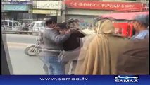 Traffic warden thrashes rickshaw drive