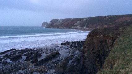 A Camaret, la plage du Veryach sous la tempête