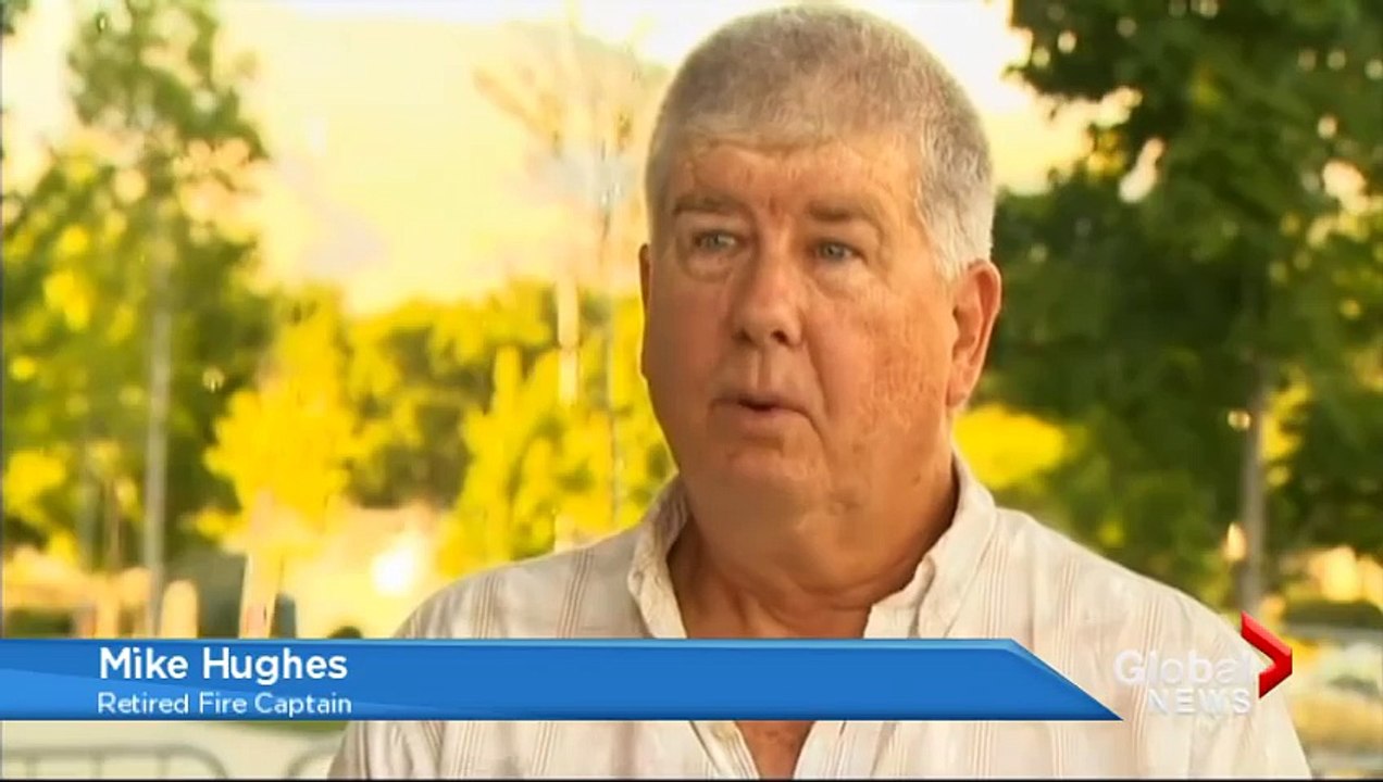 Petite fille sauvée par un pompier des années plus tard