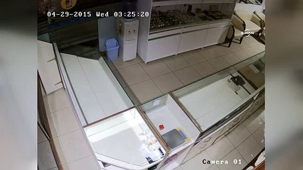 Kuyumcu soygunu güvenlik kamerasına yansıdı