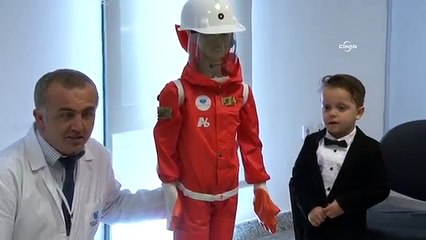 Minik dahi Soma'dan etkilenerek özel madenci giysisi tasarladı