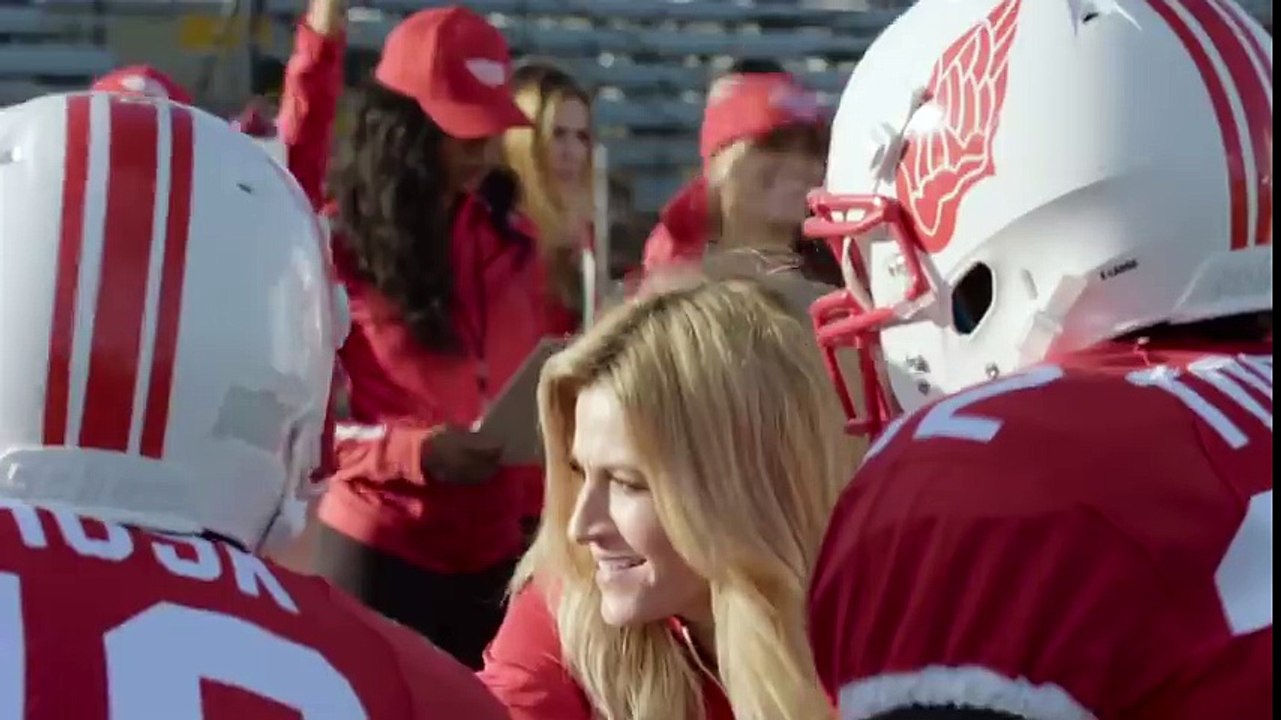 Les Anges de Victoria Secret dans une publicité diffusée au Super Bowl 2016