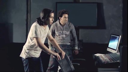 على ربيع يغني اغنية عمرو دياب بطريقة مسخرة