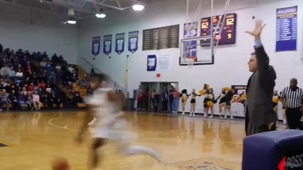 Un buzzer beater improbable inscrit du milieu de terrain