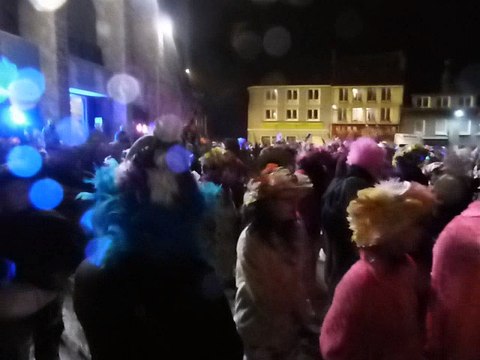 Le Portel : L'Hymne à Jean Bart entonné par les carnavaleux malgré la pluie et le vent