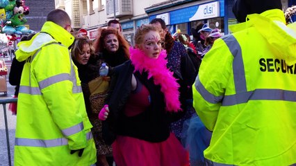 下载视频: Carnaval de Dunkerque : des contrôles de sécurité renforcés