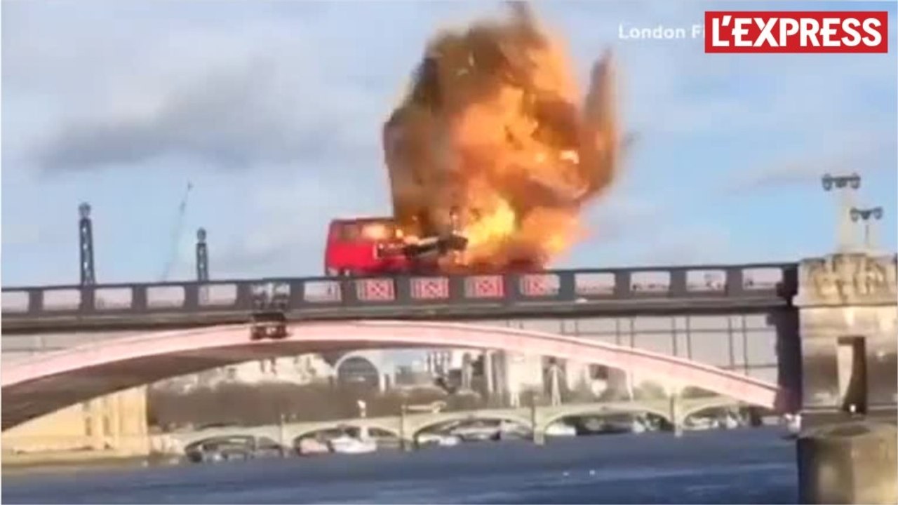 Londres: spectaculaire explosion d'un bus à impériale pour un film avec Jackie Chan